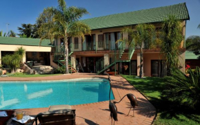 Отель Claires of Sandton Luxury Guest House  Йоханнесбург